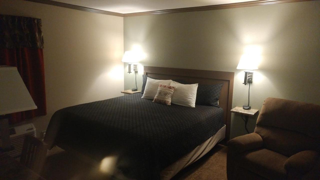 Sagebrush Inn & Suites Broadus エクステリア 写真