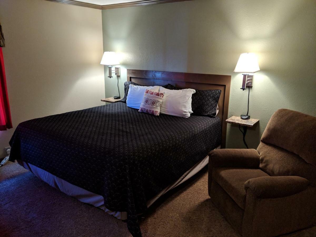 Sagebrush Inn & Suites Broadus エクステリア 写真